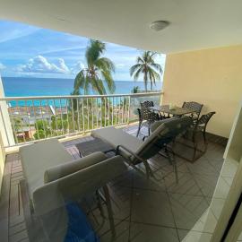 Oceanview large studio, pool, walk to Mullet Bay, Cupecoy Beach, walk to dining, free parking, hotel en Cupecoy