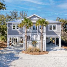 Jungle House-Heated Pool-Pet Friendly-Luxury, hotel in Edisto Island