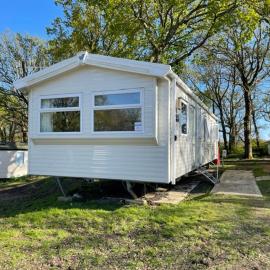 Stylish large static caravan gold rated 3BR Slp 8 Thorness Bay, hotel in Porchfield