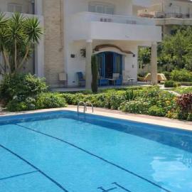 Blue Family Villa - Large Pool - Airco - Up to 10 Guests - 3 Min Walk to Beach