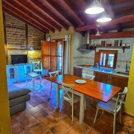 APARTAMENTOS La Colmena APT- 2 - AT-CC-00248, hotel a Gata