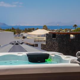 Villa Amana 5 star luxury resort for 10 people in Playa Blanca, hotel in Playa Blanca