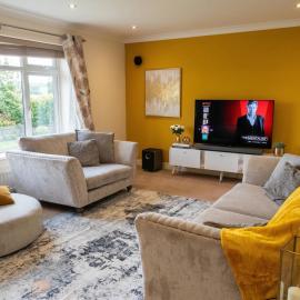 43 MBR - Spacious 4 Bedroom House- Downley, High Wycombe, hotel u gradu 'Sands'