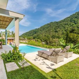 Stunning Panoramic View Villa Private Pool Senggigi, Hotel in Mangsit