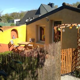 Petite maison naturelle avec son jardin privé, hotel a Pluvigner