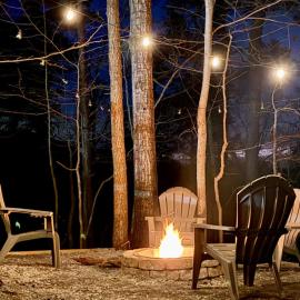 Cozy Romantic Cabin with Fire Pit Near Shenandoah NP, מלון בשננדואה