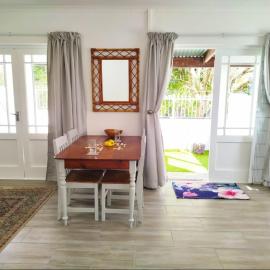 Mozart Close Durbanville- for people who needs space, hotel in Durbanville