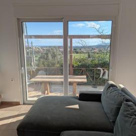 Brand New Home in Rafina, hotel a Rafina
