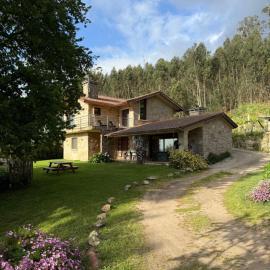 Casa O Corvo, chalet cerca de Vigo en plena naturaleza
