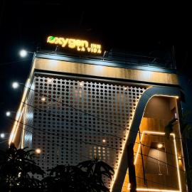 Hotel Oxygen La Vida-Noida Sector 18, hotell i Noida