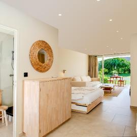 6 Beachfront Apartments with Terrace & Direct Beach Access