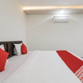 Hotel O Aastha Near Chaudhary Charan Singh International Airport, hotel v destinaci Bijnaur
