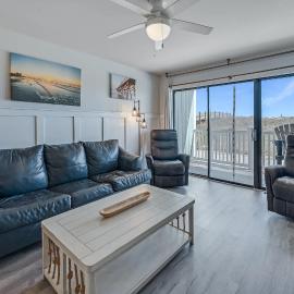 2BR at North Myrtle's Kings View, Low Level,Views!, hotel a Myrtle Beach