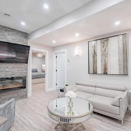 Luxury Riverside -Hot Tub, Mins to the Falls