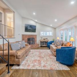 8 Bells Bungalow - Cozy, Stylish, Prime Location