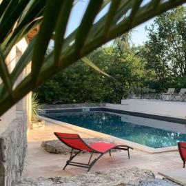 Le Mazet, studio climatisé avec accès piscine