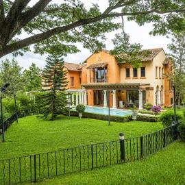 Toscana Acqua Seven Private Pool Villa, hotel in Ban Rai Khlong Sai