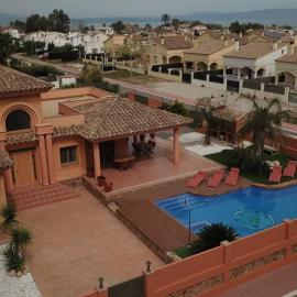 Villa Elena, hotel u gradu 'Riumar'