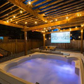 Bunny Bliss - Upper Level HotTub FirePit Theatre, viešbutis mieste Langlis