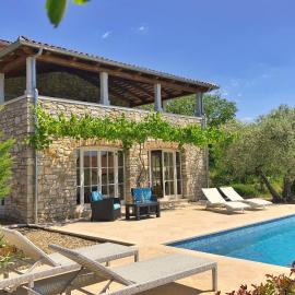 Villa Auri, hotel din Kukci