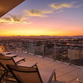 Sunset Horizon Canet - Vue Panoramique Mer Montagne, hotel in Canet-en-Roussillon