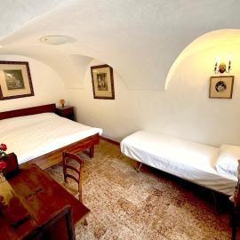 Principessa Grace Apartment Isolabona Italy Sleeps 3，Isolabona的飯店