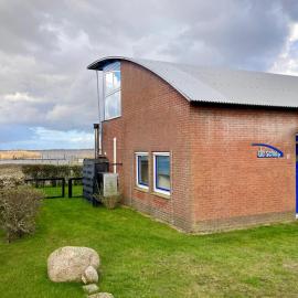 Unique lakeside house with sauna and panoramic harbour views 5 guests