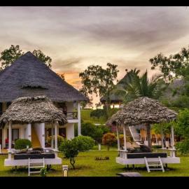 Ngalawa Beach Village, hotell i Uroa