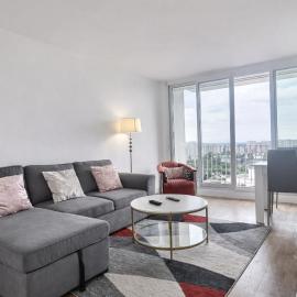 2 Mins from Train Station - Beautiful View on 17th Floor - Free Parking Space - Epinay