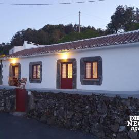 Charming Country House by Ponta Negra Azores, hotel em Altares