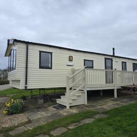 Seaside Caravan Home، فندق في Reighton