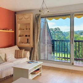 South-facing golf view apartment with balcony