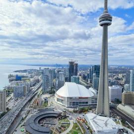 CN Tower and Lake View 1 Bedroom Condo in Downtown Toronto, Hotel in Toronto