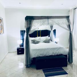Enjoy luxury in the wild !, hotel a Bulisa