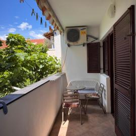 Cozy Family Apartment 50m to Beach, ξενοδοχείο σε Rafailovici