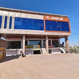 DK Hotel & Restorent, hotel en Au