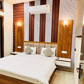 THE ELiSTA HOTEL - Your Premium Stays By SKY Hotels And Homestays