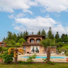 Home Canova, hotel Mangóban