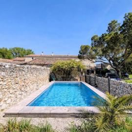 Mas provençal avec piscine - Proche Parc Spirou, hotel en Monteux