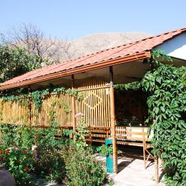Gayane & Khikar B&B, viešbutis mieste Chʼiva