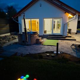 Napsugár Wellness Apartman, hotel in Újudvar
