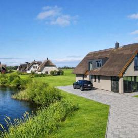 Villa Aurora mit Sauna und Whirlpool, hotel v destinácii Dranske