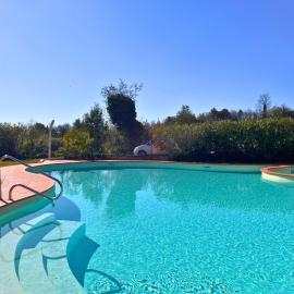 I Carpini Marciaga piscina terrazzo e relax، فندق في Marciaga