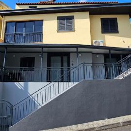 Charming 1-Bedroom Apartment with Ocean Views in Calheta