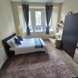 Cosy and Bright 3-bedroom flat, готель у Глазго