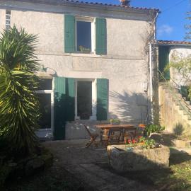 Jolie maison restaurée dans petit village proche de Boyardville et ses belles plages