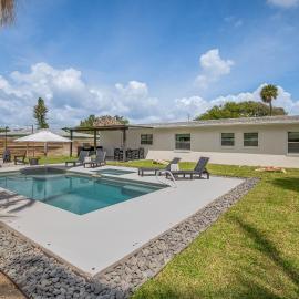Pool & Spa, 2 Blocks to Beach! Cocoa Beach Retreat
