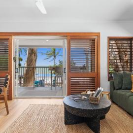 Absolute Beachfront Palm Cove Apt Sleeps 4