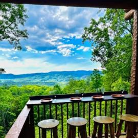 Cozy Townsend Cabin! Mountain Views & Private Spa, hotell i Townsend