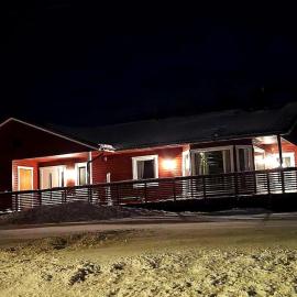 Vibeke and Heidi's holiday home – hotel w mieście Lyngen